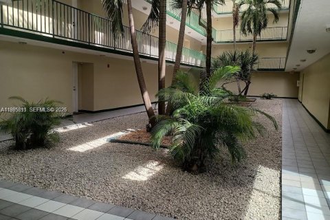 Купить кондоминиум в Майами, Флорида 2 спальни, 78.04м2, № 2046969 - фото 2
