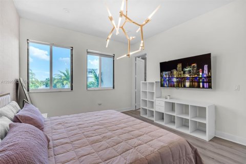 Touwnhouse à vendre à Doral, Floride: 4 chambres, 168.34 m2 № 2385244 - photo 11