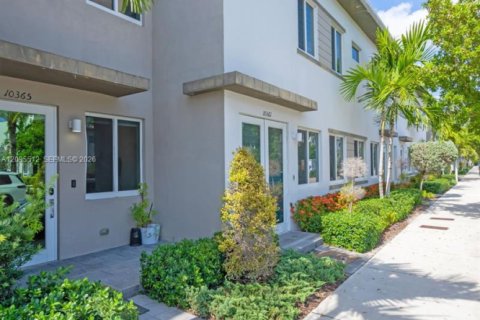 Touwnhouse à vendre à Doral, Floride: 4 chambres, 168.34 m2 № 2385244 - photo 14