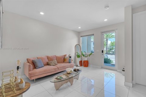 Touwnhouse à vendre à Doral, Floride: 4 chambres, 168.34 m2 № 2385244 - photo 2