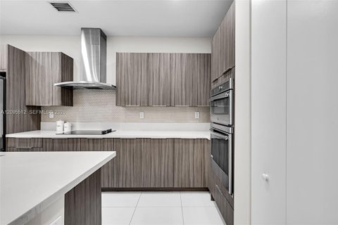 Touwnhouse à vendre à Doral, Floride: 4 chambres, 168.34 m2 № 2385244 - photo 4