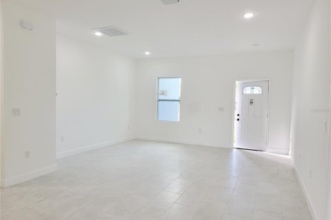 House in Palm Bay, Florida 4 bedrooms, 156.17 sq.m. № 2108156 - photo 4