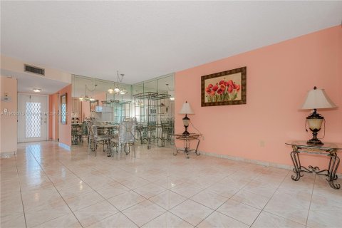 Copropriété à vendre à Sunrise, Floride: 2 chambres, 78.97 m2 № 1956457 - photo 7