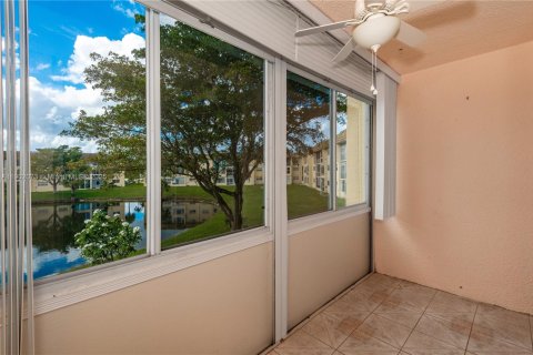 Copropriété à vendre à Sunrise, Floride: 2 chambres, 78.97 m2 № 1956457 - photo 10