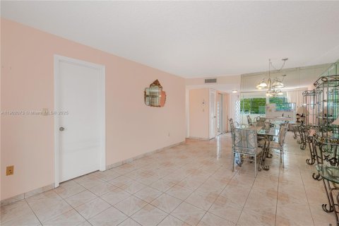 Copropriété à vendre à Sunrise, Floride: 2 chambres, 78.97 m2 № 1956457 - photo 6
