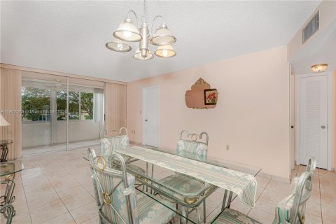 Copropriété à vendre à Sunrise, Floride: 2 chambres, 78.97 m2 № 1956457 - photo 4