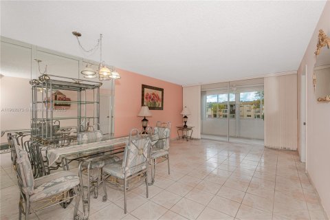 Copropriété à vendre à Sunrise, Floride: 2 chambres, 78.97 m2 № 1956457 - photo 3