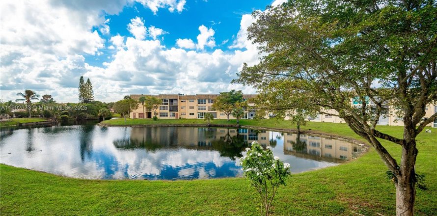 Condo à Sunrise, Floride, 2 chambres  № 1956457