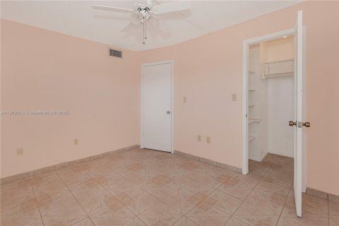 Copropriété à vendre à Sunrise, Floride: 2 chambres, 78.97 m2 № 1956457 - photo 14