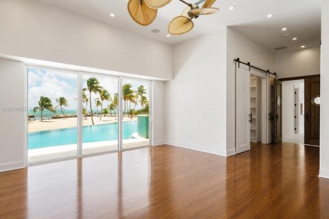 Casa en venta en Tavernier, Florida, 5 dormitorios, 761.8 m2 № 2171306 - foto 9