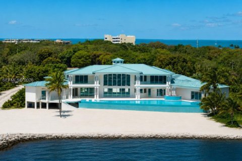 Casa en Tavernier, Florida 5 dormitorios, 761.8 m2 № 2171306