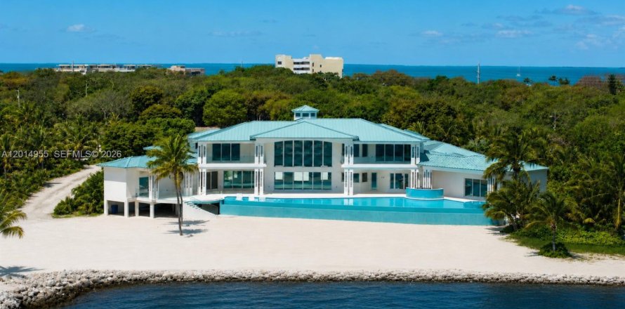 Casa en Tavernier, Florida 5 dormitorios, 761.8 m2 № 2171306