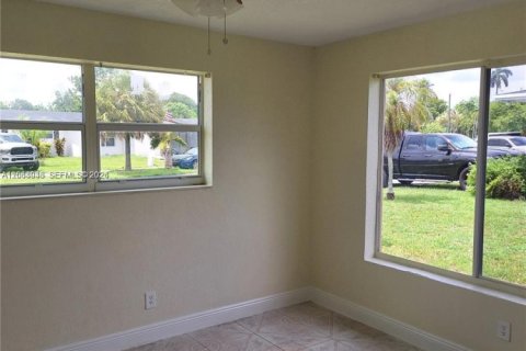 Villa ou maison à louer à Pembroke Pines, Floride: 5 chambres, 194.17 m2 № 2274900 - photo 8