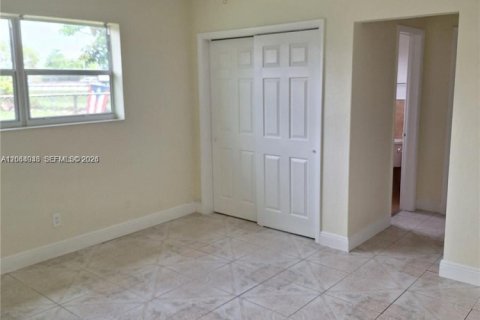 Villa ou maison à louer à Pembroke Pines, Floride: 5 chambres, 194.17 m2 № 2274900 - photo 9