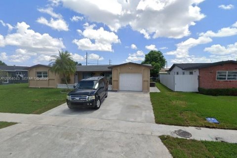 Villa ou maison à Pembroke Pines, Floride 5 chambres, 194.17 m2 № 2274900