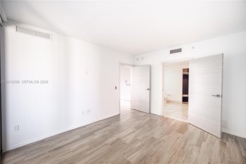Condo in Miami, Florida, 2 bedrooms № 2186293 - photo 17