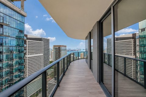 Condo in Miami, Florida, 2 bedrooms № 2186293 - photo 2