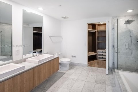 Condo in Miami, Florida, 2 bedrooms № 2186293 - photo 11