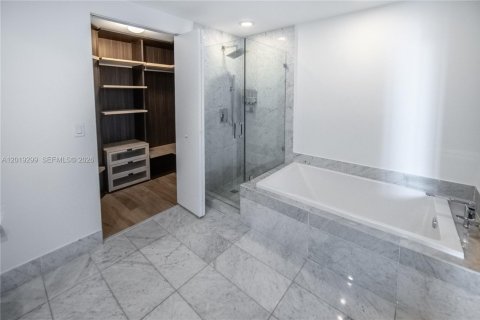 Condo in Miami, Florida, 2 bedrooms № 2186293 - photo 13