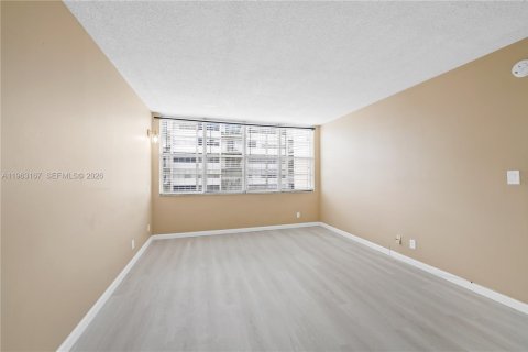 Copropriété à louer à North Miami Beach, Floride: 1 chambre, 72.46 m2 № 2024220 - photo 11