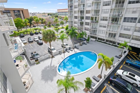 Copropriété à louer à North Miami Beach, Floride: 1 chambre, 72.46 m2 № 2024220 - photo 12