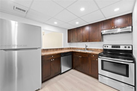 Copropriété à louer à North Miami Beach, Floride: 1 chambre, 72.46 m2 № 2024220 - photo 3