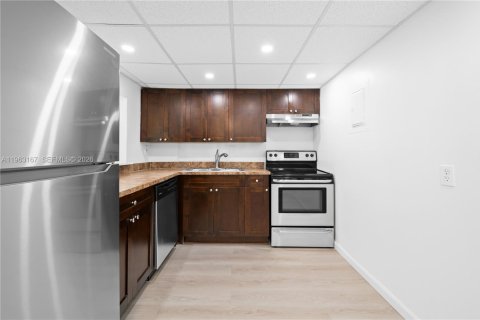 Copropriété à louer à North Miami Beach, Floride: 1 chambre, 72.46 m2 № 2024220 - photo 2