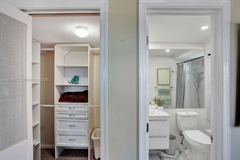 Condo in Lauderdale-by-the-Sea, Florida, 2 bedrooms  № 2067442 - photo 10