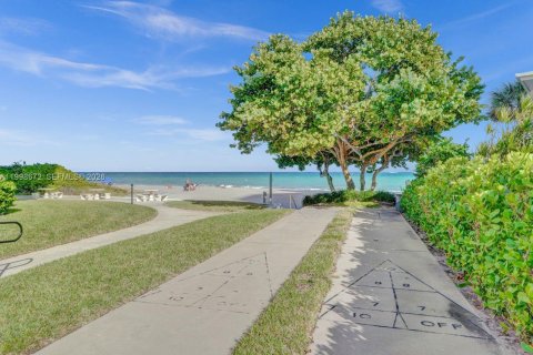 Condo in Lauderdale-by-the-Sea, Florida, 2 bedrooms  № 2067442 - photo 21