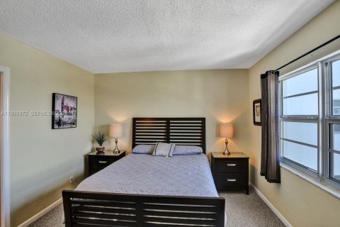 Condo in Lauderdale-by-the-Sea, Florida, 2 bedrooms  № 2067442 - photo 12