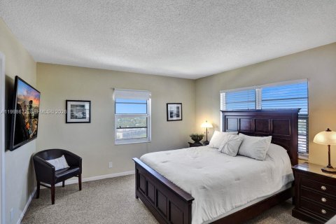 Condo in Lauderdale-by-the-Sea, Florida, 2 bedrooms  № 2067442 - photo 8