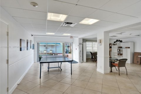 Condo in Lauderdale-by-the-Sea, Florida, 2 bedrooms  № 2067442 - photo 19