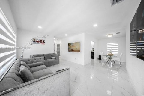 Villa ou maison à vendre à Miami Gardens, Floride: 4 chambres, 111.48 m2 № 1954420 - photo 9