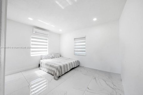 Villa ou maison à vendre à Miami Gardens, Floride: 4 chambres, 111.48 m2 № 1954420 - photo 15