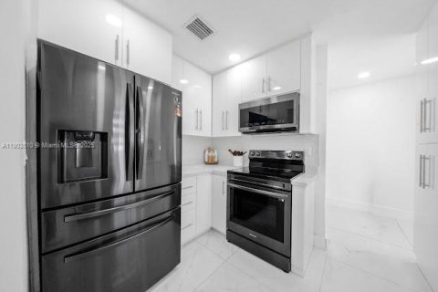 Villa ou maison à vendre à Miami Gardens, Floride: 4 chambres, 111.48 m2 № 1954420 - photo 12