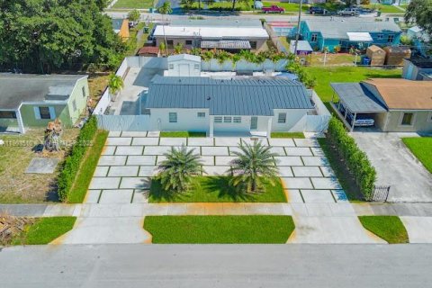 Villa ou maison à vendre à Miami Gardens, Floride: 4 chambres, 111.48 m2 № 1954420 - photo 5