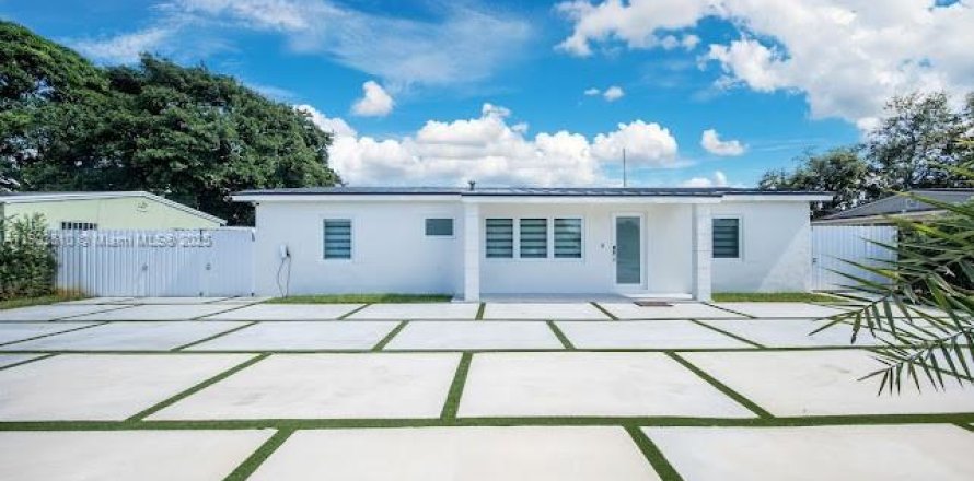 Villa ou maison à Miami Gardens, Floride 4 chambres, 111.48 m2 № 1954420