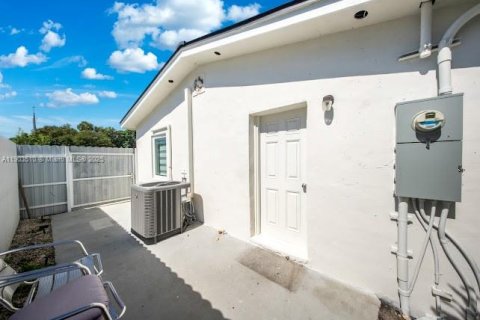 Villa ou maison à vendre à Miami Gardens, Floride: 4 chambres, 111.48 m2 № 1954420 - photo 22