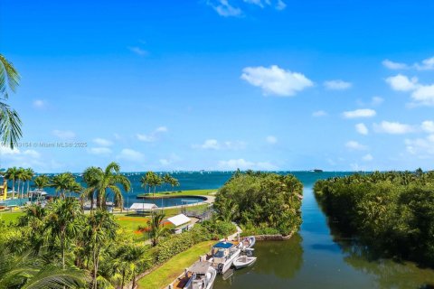 House in Miami, Florida 5 bedrooms, 397.62 sq.m. № 1980701 - photo 6