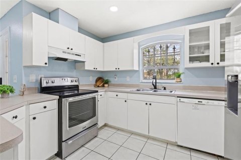 House in Tampa, Florida 3 bedrooms, 143.91 sq.m. № 2211720 - photo 7