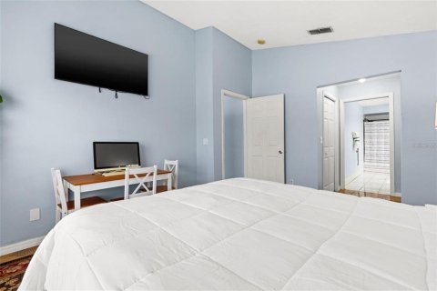House in Tampa, Florida 3 bedrooms, 143.91 sq.m. № 2211720 - photo 16