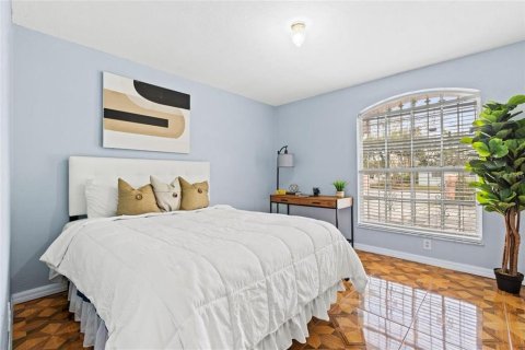House in Tampa, Florida 3 bedrooms, 143.91 sq.m. № 2211720 - photo 9