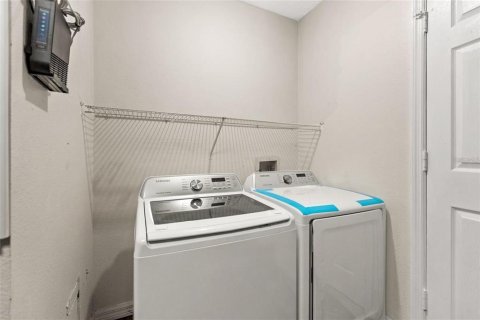 House in Tampa, Florida 3 bedrooms, 143.91 sq.m. № 2211720 - photo 11