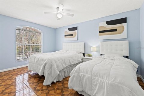House in Tampa, Florida 3 bedrooms, 143.91 sq.m. № 2211720 - photo 10
