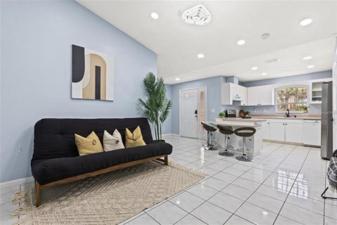 House in Tampa, Florida 3 bedrooms, 143.91 sq.m. № 2211720 - photo 5