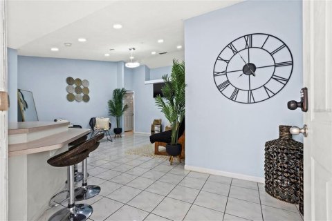 House in Tampa, Florida 3 bedrooms, 143.91 sq.m. № 2211720 - photo 3