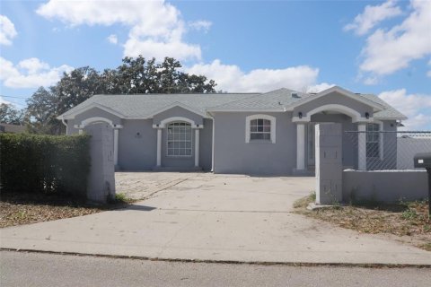 House in Tampa, Florida 3 bedrooms, 143.91 sq.m. № 2211720