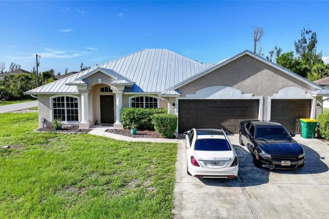 Villa ou maison à vendre à Port Charlotte, Floride: 4 chambres, 197.51 m2 № 1789704 - photo 1