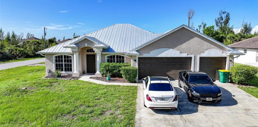 Villa ou maison à Port Charlotte, Floride 4 chambres, 197.51 m2 № 1789704