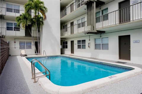 Condominio en venta en Fort Lauderdale, Florida, 1 dormitorio, 53.88 m2 № 1589311 - foto 28